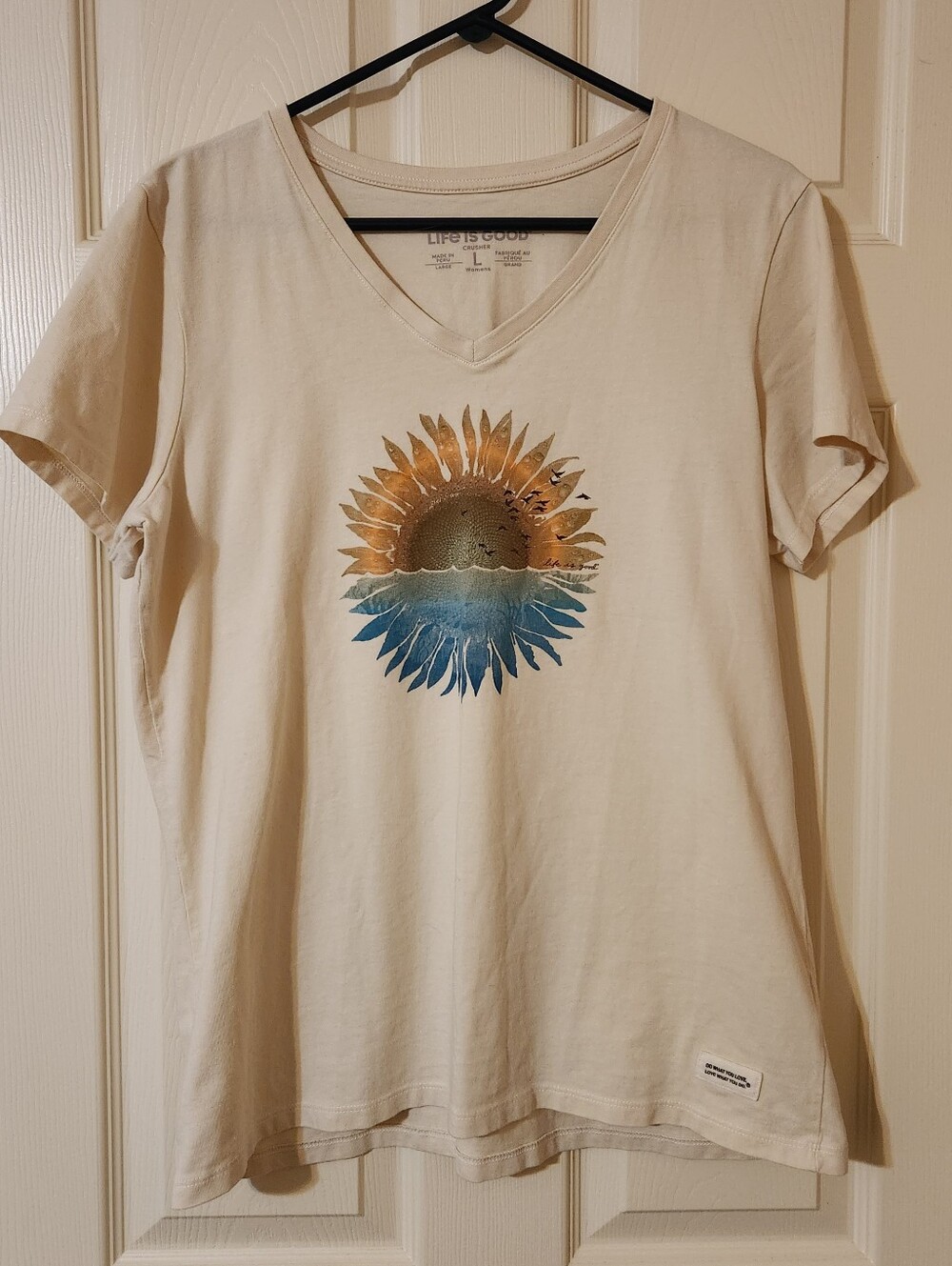 Life is Good Crusher Womens Graphic V Neck T-Shirt Beige Sunflower Size L Cotton